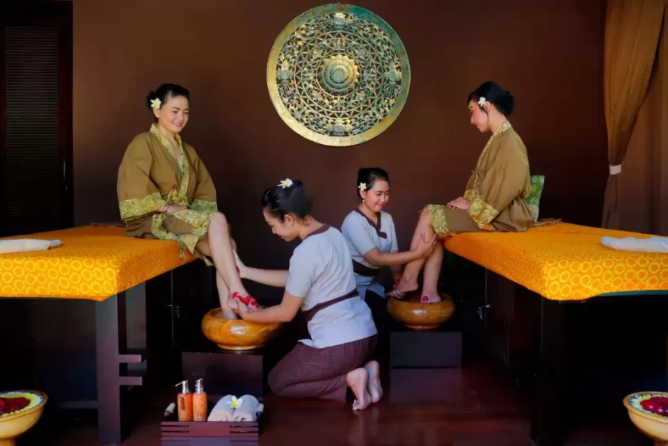 香港小姐姐热衷开车到深圳南山西丽Phoenix Tendon Massage ——在禧之龄逆龄抗衰中心重启身心的秘密旅程